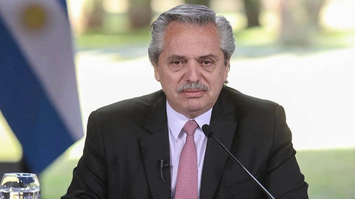 Alberto Fernández anunció que se asignará un monto de 15 mil pesos para los beneficiarios de AUH, la asignación por embarazo y las asignaciones familiares.