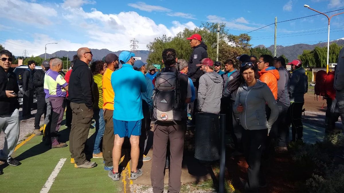 Más de 80 personas fueron hasta Cacheuta para ayudar en la búsqueda del andinista perdido en el cerro Ponderado. La imagen corresponde al rescate en noviembre de 2018. Más de 80 personas fueron hasta Cacheuta para ayudar en la búsqueda del andinista perdido en el cerro Ponderado. La imagen corresponde al rescate en noviembre de 2018.