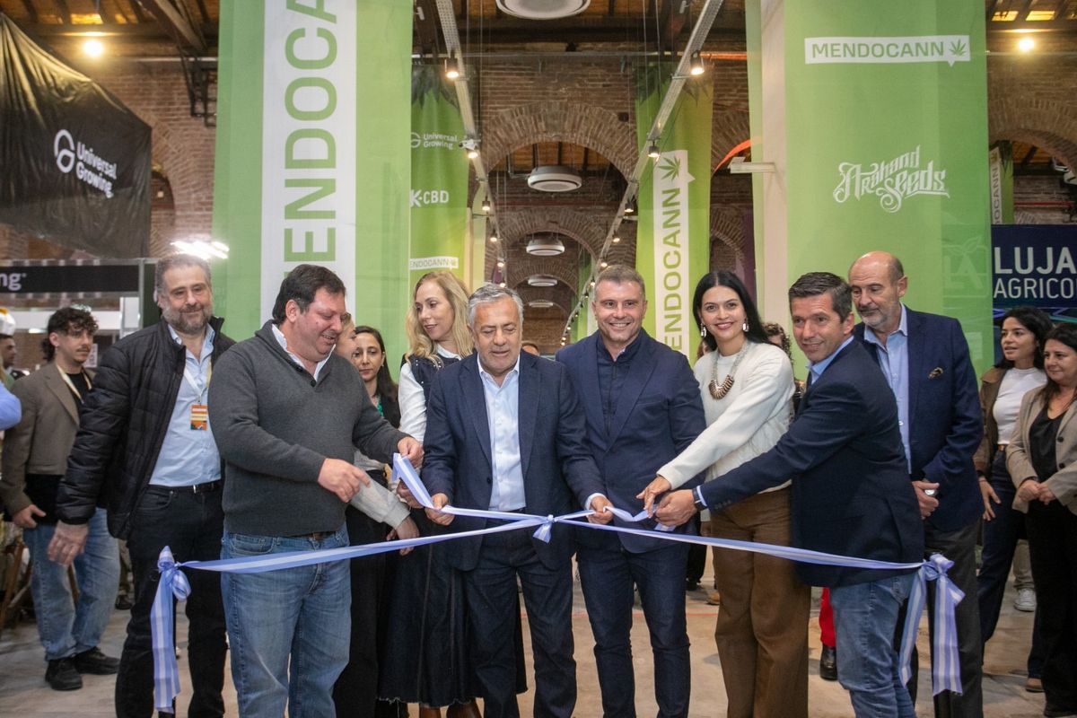 El gobernador Alfredo Cornejo será el encargado de cortar la cinta de inauguración de la exposición. El gobernador Alfredo Cornejo será el encargado de cortar la cinta de inauguración de la exposición.