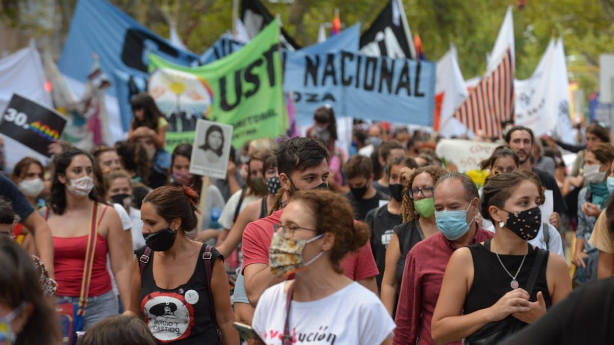 Marcha para conmemorar el Día de la Memoria en Mendoza.