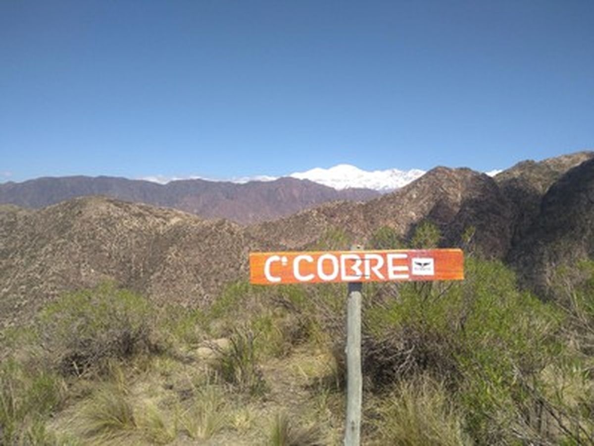 Una mujer tuvo que ser rescatada luego de accidentarse en el cerro Los Cobres de Cacheuta. Una mujer tuvo que ser rescatada luego de accidentarse en el cerro Los Cobres de Cacheuta.