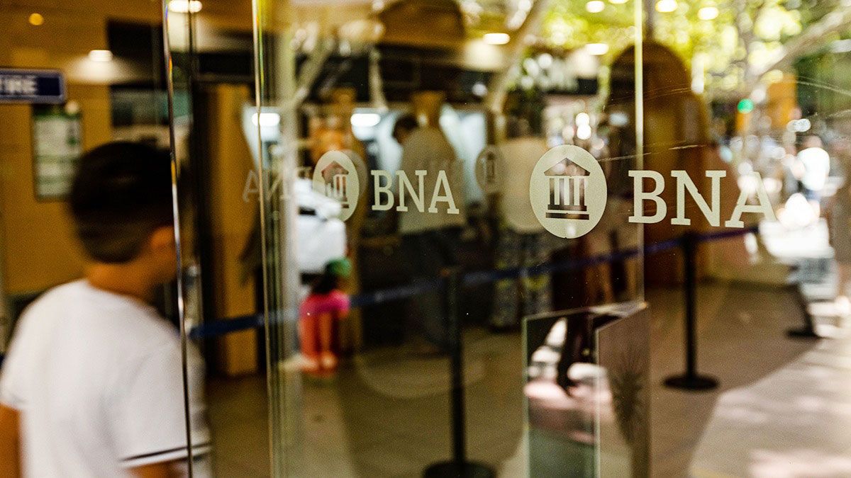 Casi 100.000 empleados estatales cobran sus salarios en Banco Naci&oacute;n.&nbsp;