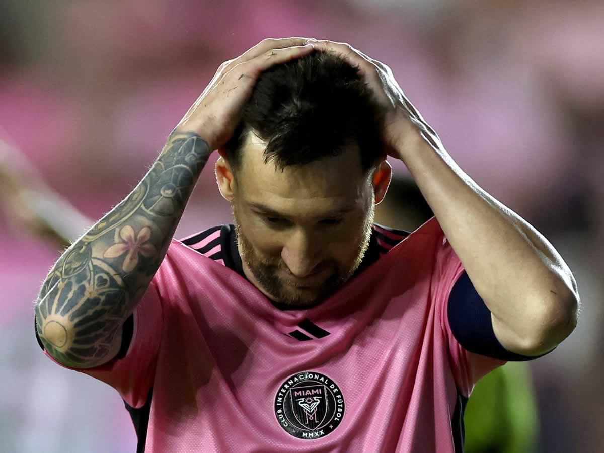 Messi hizo un gol pero volvió a salir lesionado