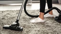 El truco casero para eliminar por completo el mal olor de las alfombras del hogar