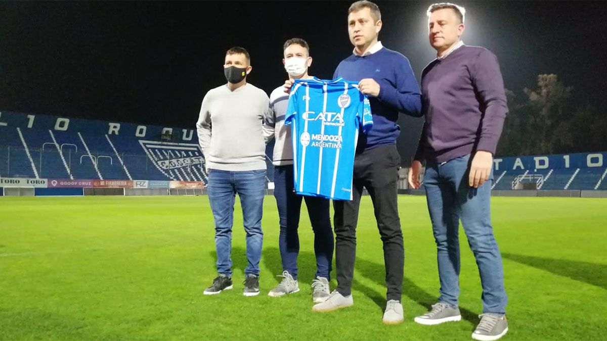 Diego Flores fue presentado como técnico de Godoy Cruz