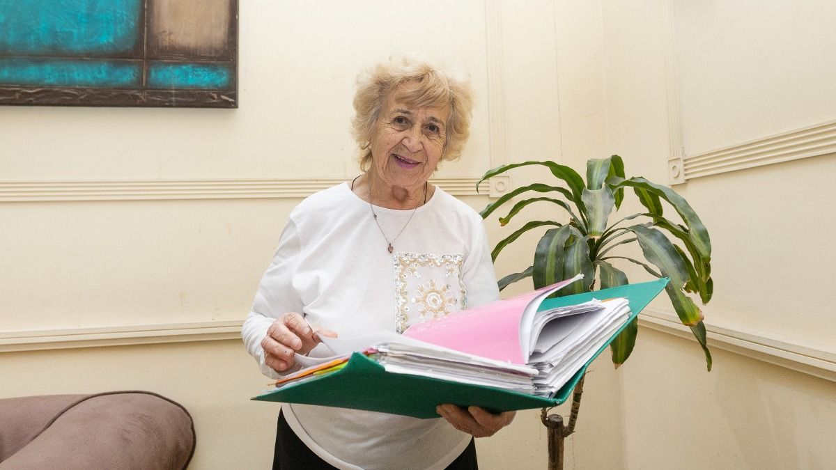 Iris nació el 23 de octubre de 1942. Hizo la escuela primaria en San Martín, y apenas terminó la pandemia quiso hacer el Secundario.