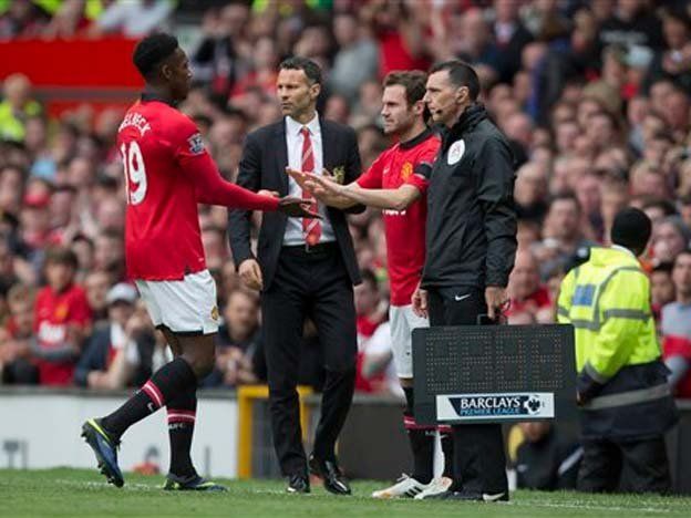 Manchester United goleó en el debut de Giggs como DT