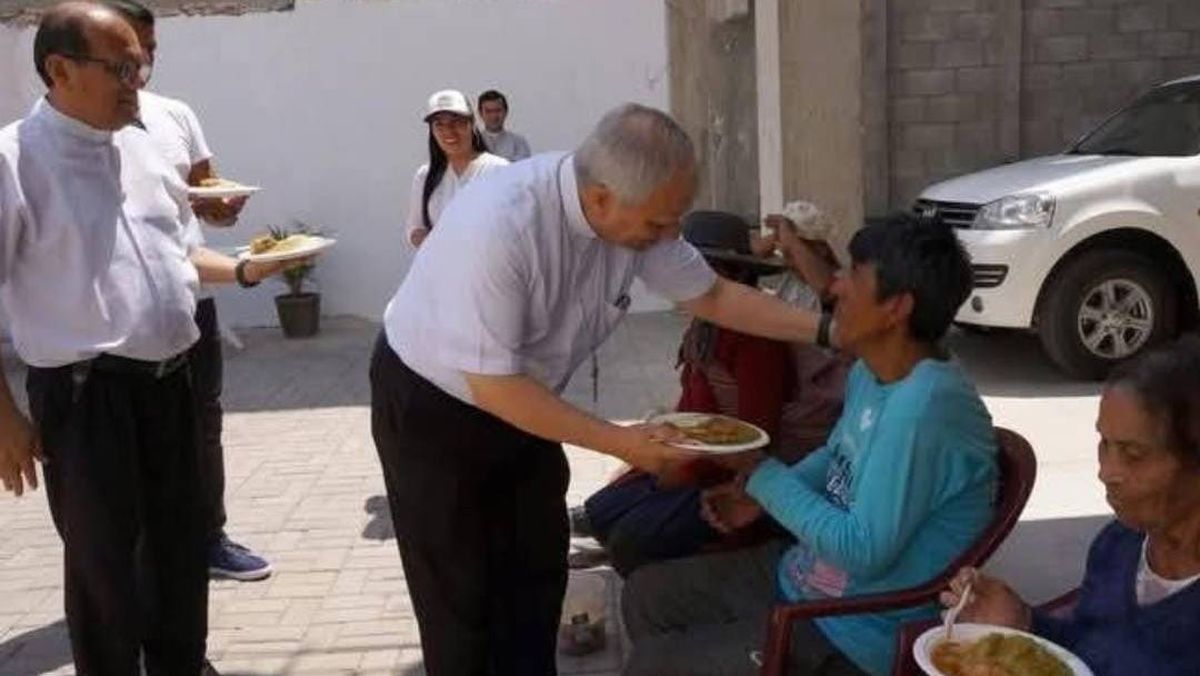 La cercanía con los humildes, el punto fuerte del electo papa. La imagen fue tomada por su amiga Elfi Pozo. La cercanía con los humildes, el punto fuerte del electo papa. La imagen fue tomada por su amiga Elfi Pozo.