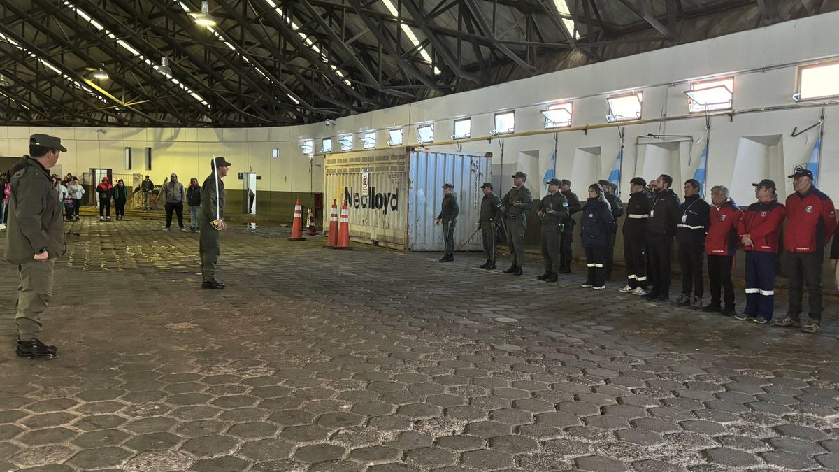 El homenaje que se hizo este miércoles en el complejo Roque Carranza por el Día de los veteranos y caídos en la Guerra de Malvinas. El homenaje que se hizo este miércoles en el complejo Roque Carranza por el Día de los veteranos y caídos en la Guerra de Malvinas.