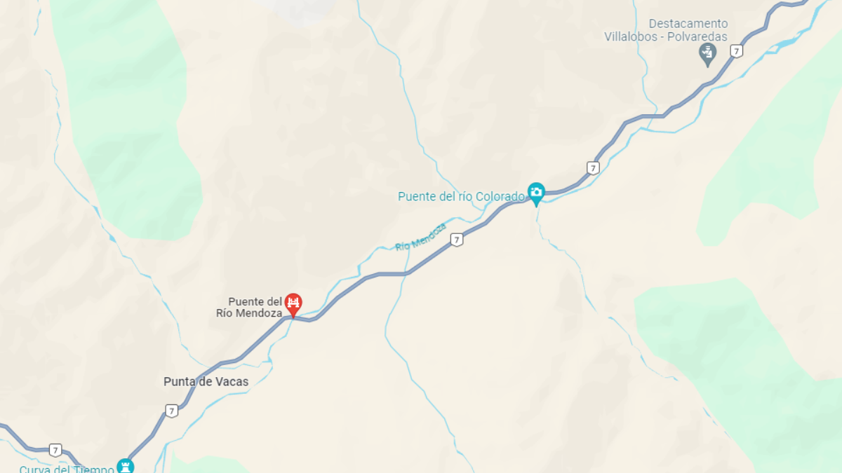 El ciclista de 23 años fue hallado inconsciente sobre la carpeta asfática en la Ruta 82 a 700 metros del puente del Río Mendoza. El ciclista de 23 años fue hallado inconsciente sobre la carpeta asfática en la Ruta 82 a 700 metros del puente del Río Mendoza.