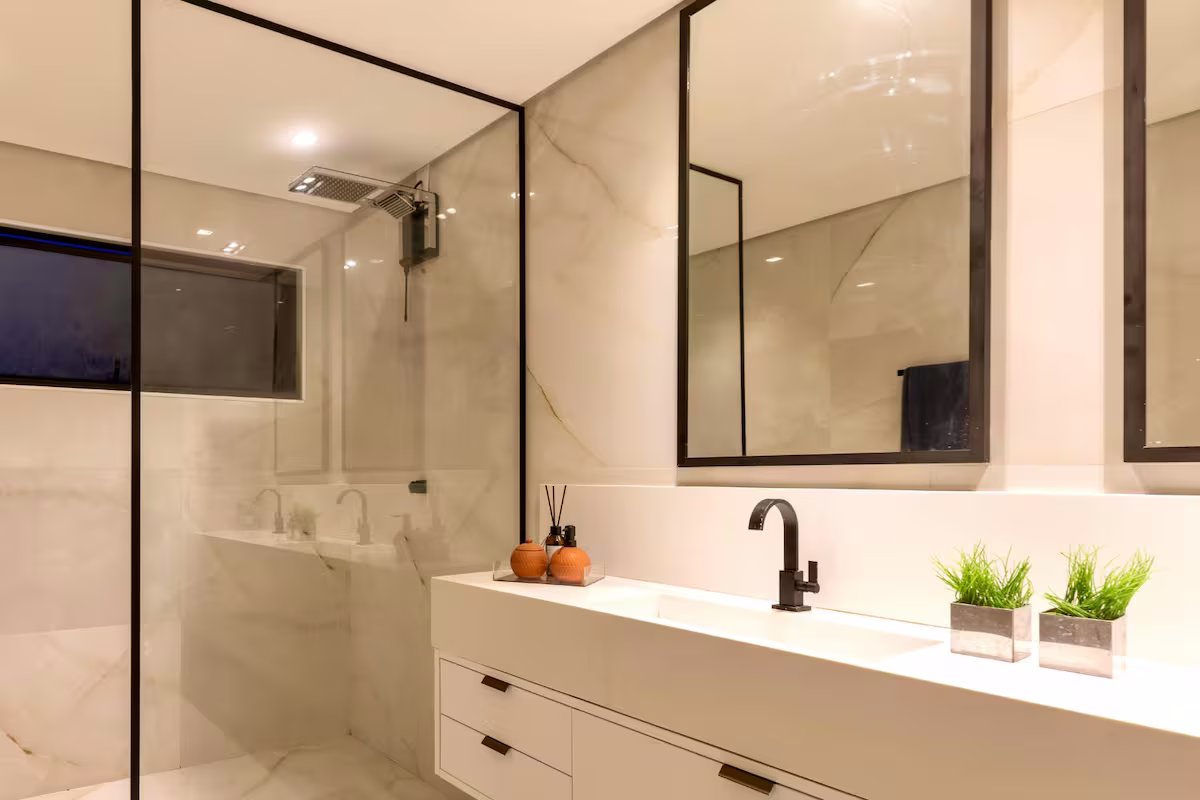 Dile adiós al mal olor del baño con este perfume casero fresco y económico