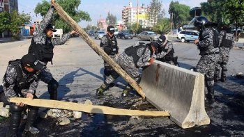 Barricadas y máxima tensión  se vive en todo Bolivia