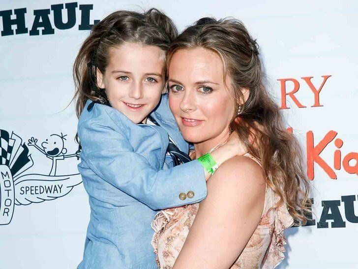 Alicia Silverstone reveló que se baña con su hijo de 9 años durante la cuarentena