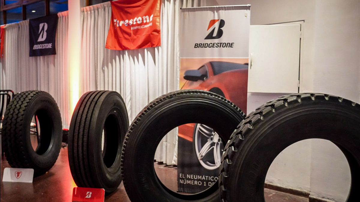 Mantello Neumáticos presentó en el Valle de Uco nuevas soluciones en neumáticos Bridgestone y Firestone para el sector productivo.