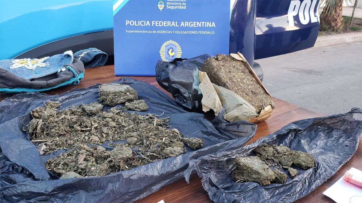 Una mujer fue capturada por la Policía Federal con casi medio kilo de marihuana