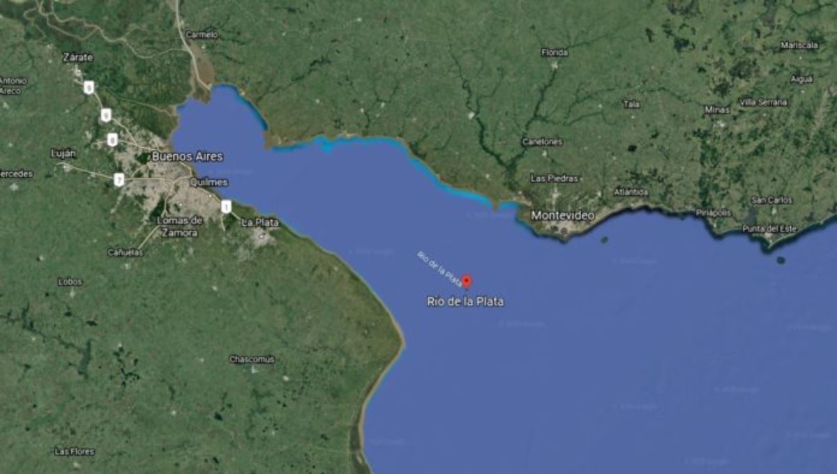 Nace de la unión de los ríos Paraná y Uruguay, que aportan el 97% del caudal de agua, y desemboca en el océano Atlántico. En su recorrido pasa también por Brasil, Bolivia, Paraguay y Uruguay. Fuente, Billiken Nace de la unión de los ríos Paraná y Uruguay, que aportan el 97% del caudal de agua, y desemboca en el océano Atlántico. En su recorrido pasa también por Brasil, Bolivia, Paraguay y Uruguay. Fuente, Billiken
