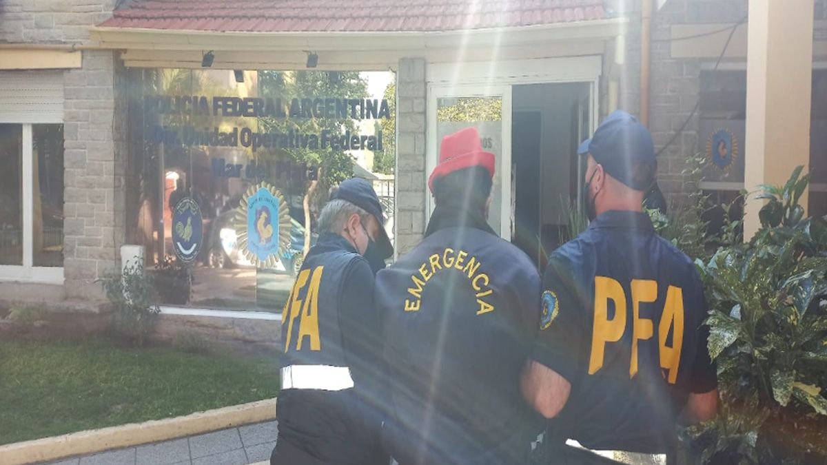 El hombre de 70 años que mantenía cautiva en su propiedad a la mujer uruguaya, en Mar del Plata, fue detenido y quedó alojado en una dependencia de la Policía Federal