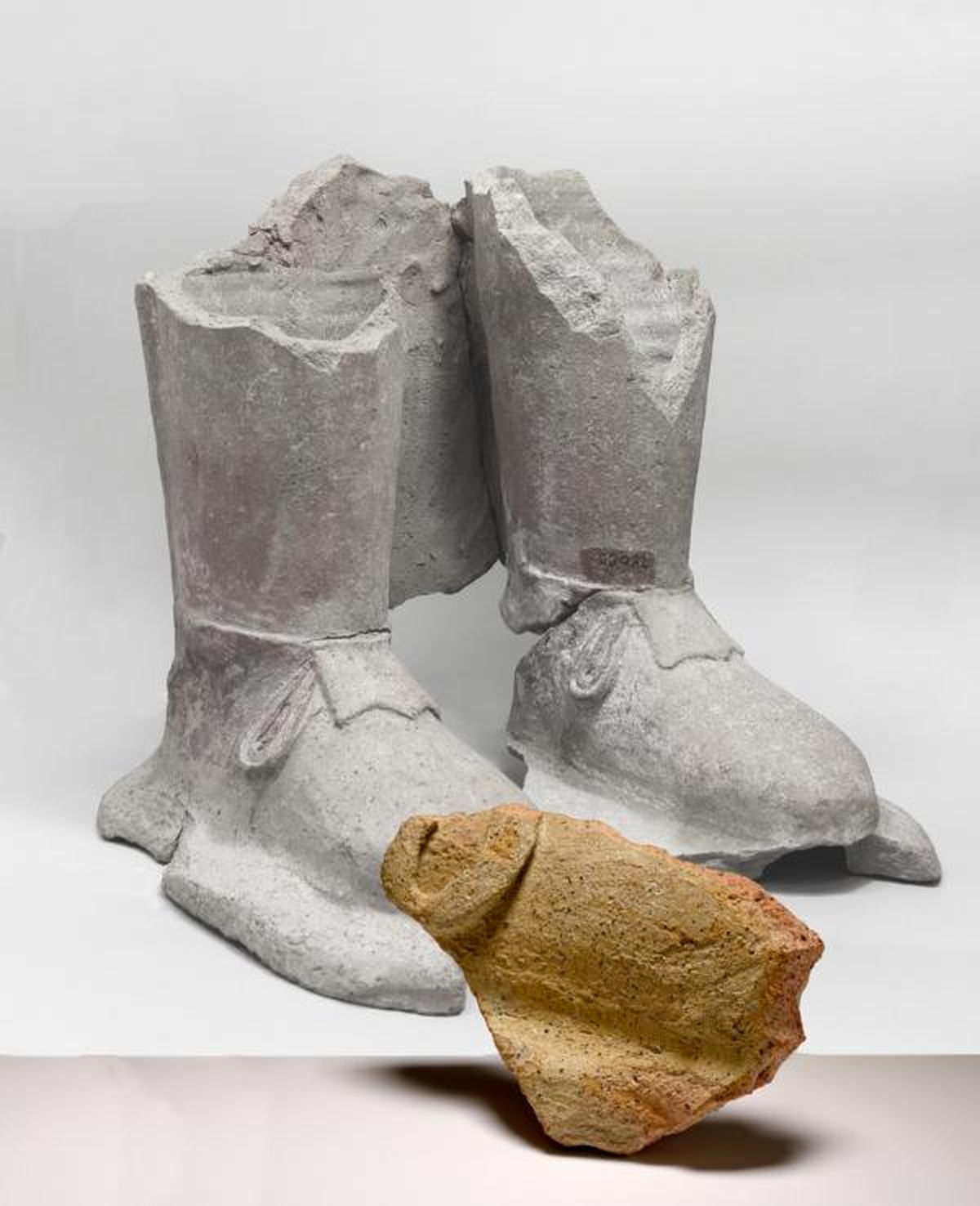 Los fragmentos de estatuas sorprendieron a los arqueólogos. Los fragmentos de estatuas sorprendieron a los arqueólogos.