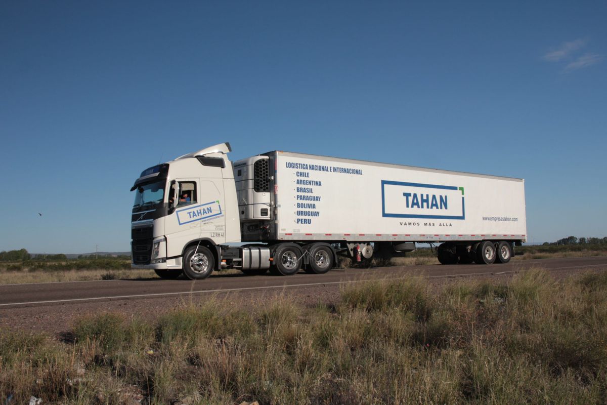 Tahan busca personal para sumar a su equipo de trabajo.