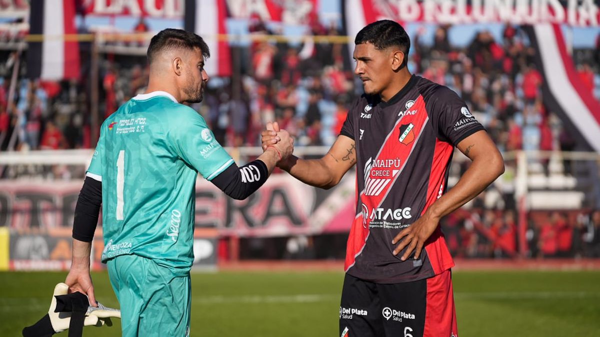 Arón Agüero junto a Ignacio Pietrobono en el encuentro del Deportivo Maipú ante Los Andes. Foto: Axel Lloret/UNO. Arón Agüero junto a Ignacio Pietrobono en el encuentro del Deportivo Maipú ante Los Andes. Foto: Axel Lloret/UNO.