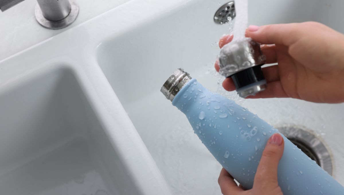 Cómo lavar y quitar el mal olor de los termos y botellas térmicas