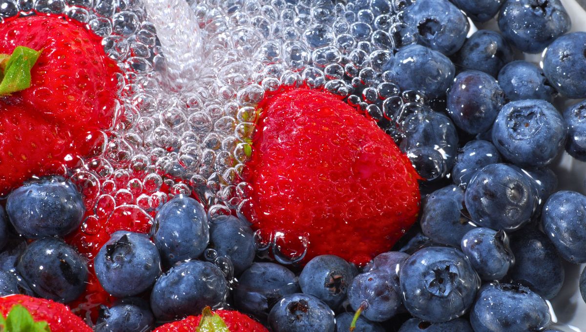 También puedes lavar las verduras, legumbres y hortalizas en general con este truco de vinagre. También puedes lavar las verduras, legumbres y hortalizas en general con este truco de vinagre. 