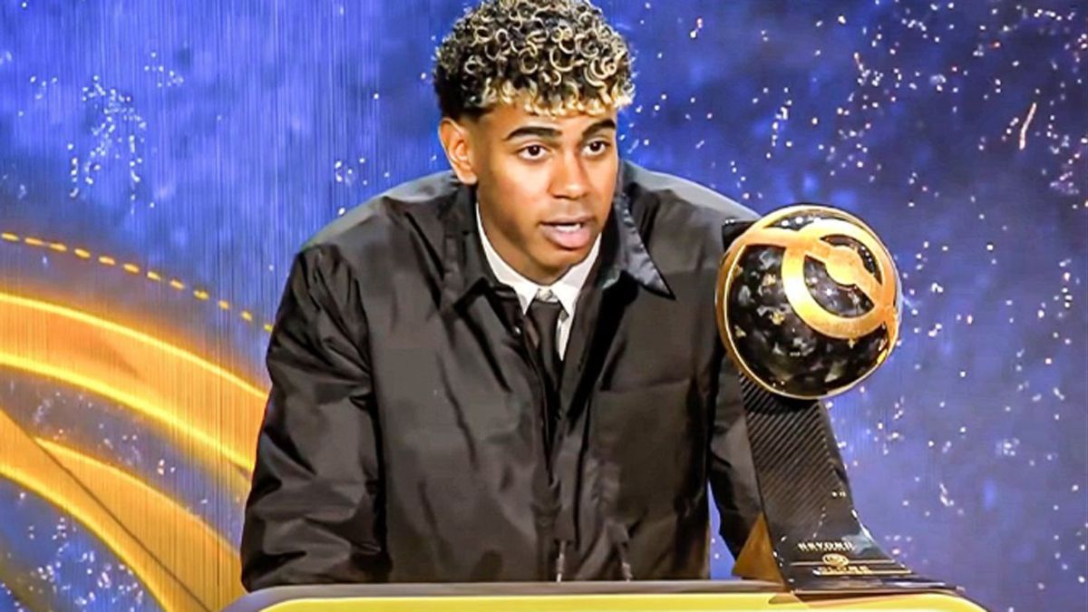 Lamine Yamal recibió un regalo muy especial en Dubai tras haber obtenido el Premio Diego Maradona