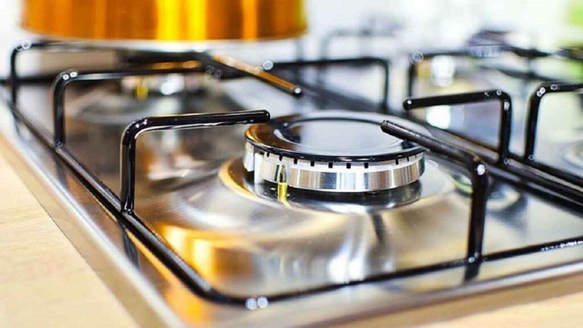 El infalible truco casero para limpiar las hornallas con solo 2 ingredientes