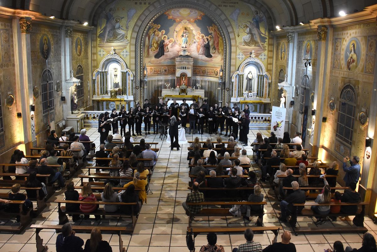El ciclo Música Clásica por los Caminos del Vino pasó por la Capilla María Auxiliadora. El ciclo Música Clásica por los Caminos del Vino pasó por la Capilla María Auxiliadora.