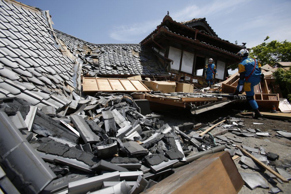Fuertes lluvias impiden los trabajos de rescate tras la seguidilla de terremotos en Japón