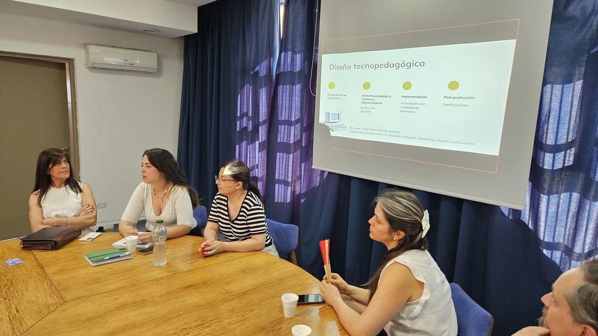 Estos cursos luego se acreditan en sus certificados analíticos como Complemento al título. Estos cursos luego se acreditan en sus certificados analíticos como Complemento al título.