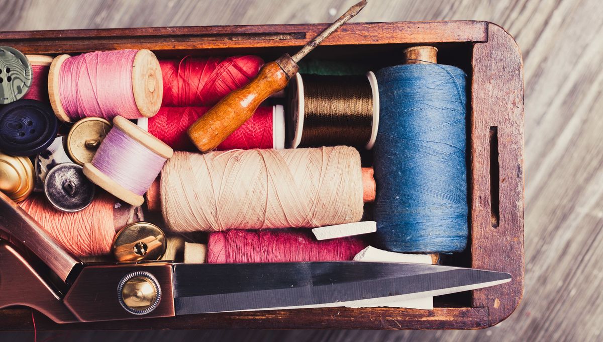 Yo recomiendo tener dos costureros: uno grande para coser en el hogar y uno más pequeño para trasladar a todos lados. Yo recomiendo tener dos costureros: uno grande para coser en el hogar y uno más pequeño para trasladar a todos lados. 