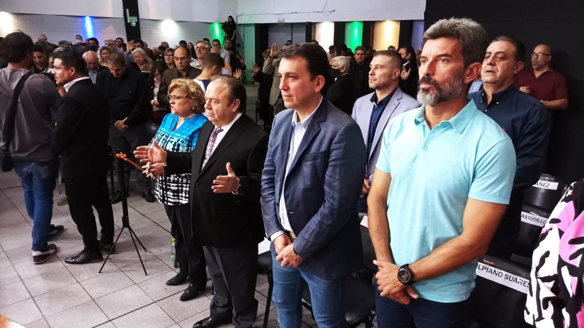 El pastor evangélico y senador provincial, Héctor Bonarrico reunió a la cúpula radical en la inauguración de la una inglesia interreligiosa de Ciudad y se proyectó para generar candidatos en el 2023.