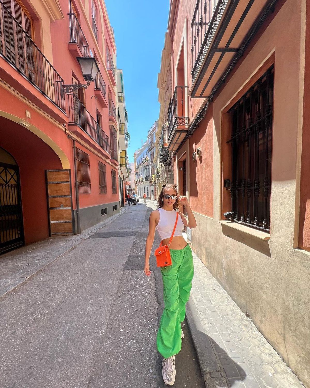 La foto de Melody Luz sin corpiño que paralizó Sevilla.