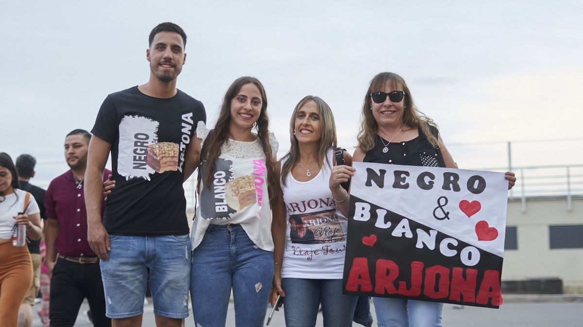 Fanáticos de pies a cabeza.