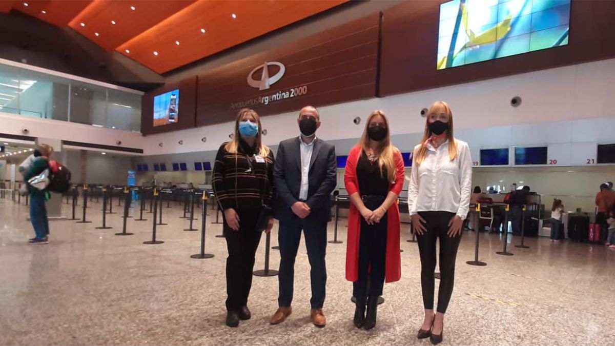 Claudia Madies, de Sanidad de Frontera; Adrián López, director de Asuntos técnicos de Frontera; Florencia Carignano, titular de Migraciones, y la senadora nacional Anabel Fernández Sagasti.