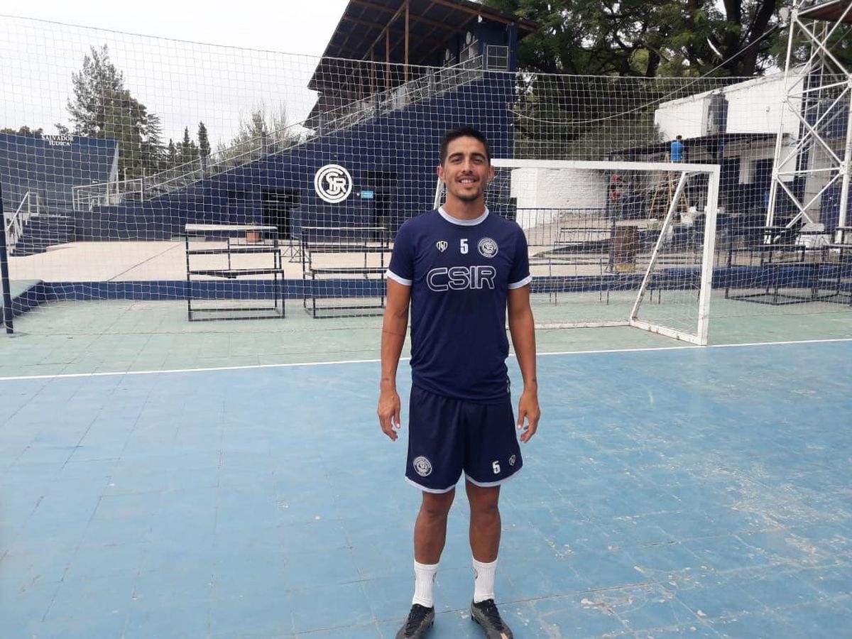 Cristian Varela, es lateral derecho y viene de Almirante Brown de Isidro Casanova