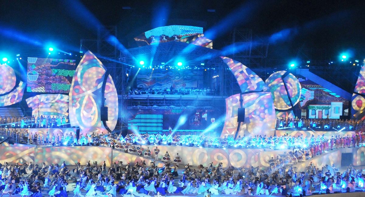 La Fiesta Nacional de la Vendimia convoca multitudes en el teatro griego, sobre todo a turistas extranjeros. La Fiesta Nacional de la Vendimia convoca multitudes en el teatro griego, sobre todo a turistas extranjeros.