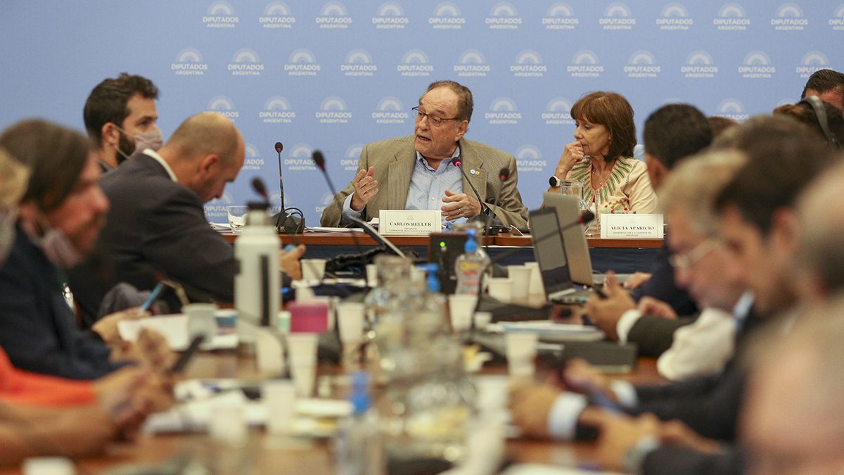 Carlos Heller presidió la reunión de las comisiones de Presupuesto y Finanzas por el acuerdo con el FMI.