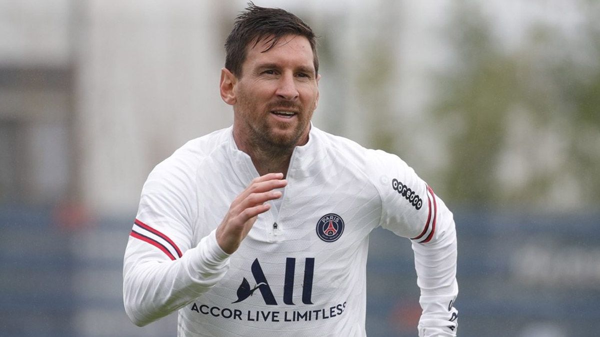 Messi se lució con un doblete en la práctica del PSG