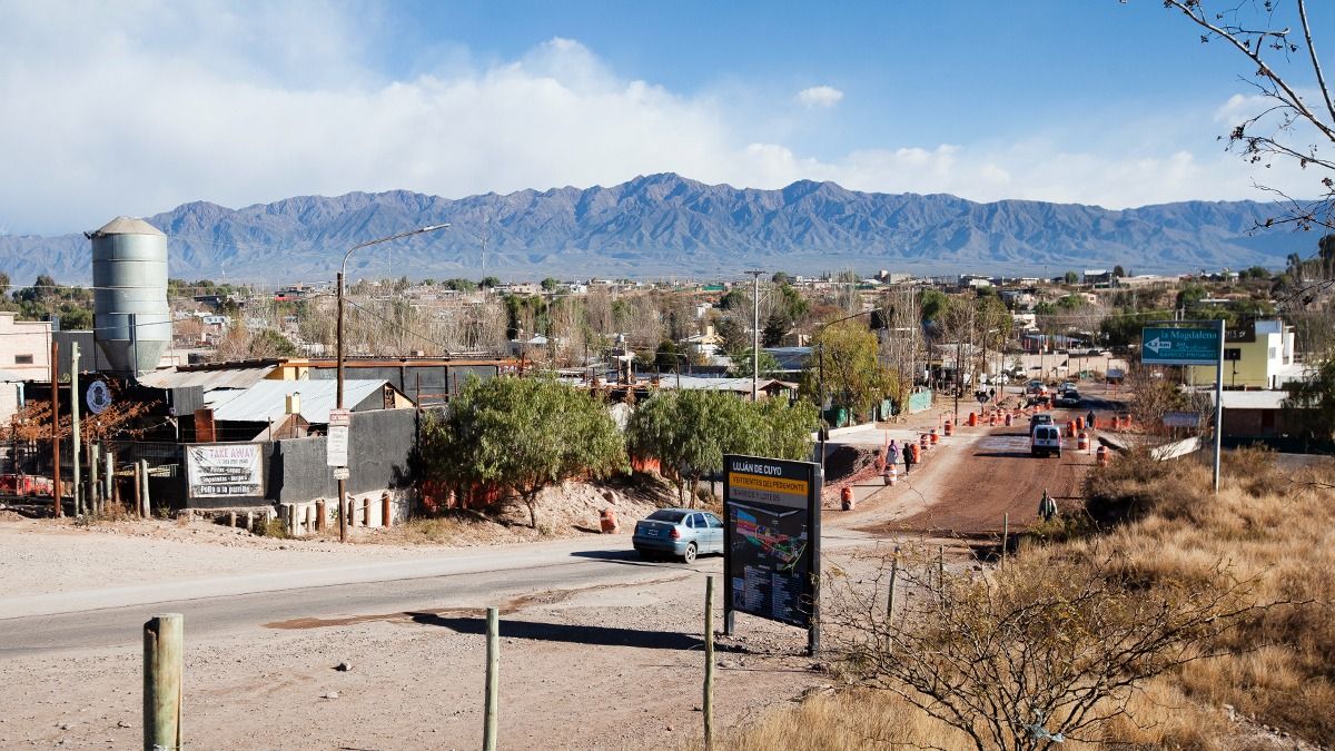 Mingorance aseguró que el Estado acompañará a las uniones vecinales a regularizar los servicios.