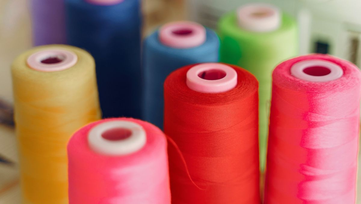 La costura es una actividad de casa con enormes beneficios para la salud. La costura es una actividad de casa con enormes beneficios para la salud. 