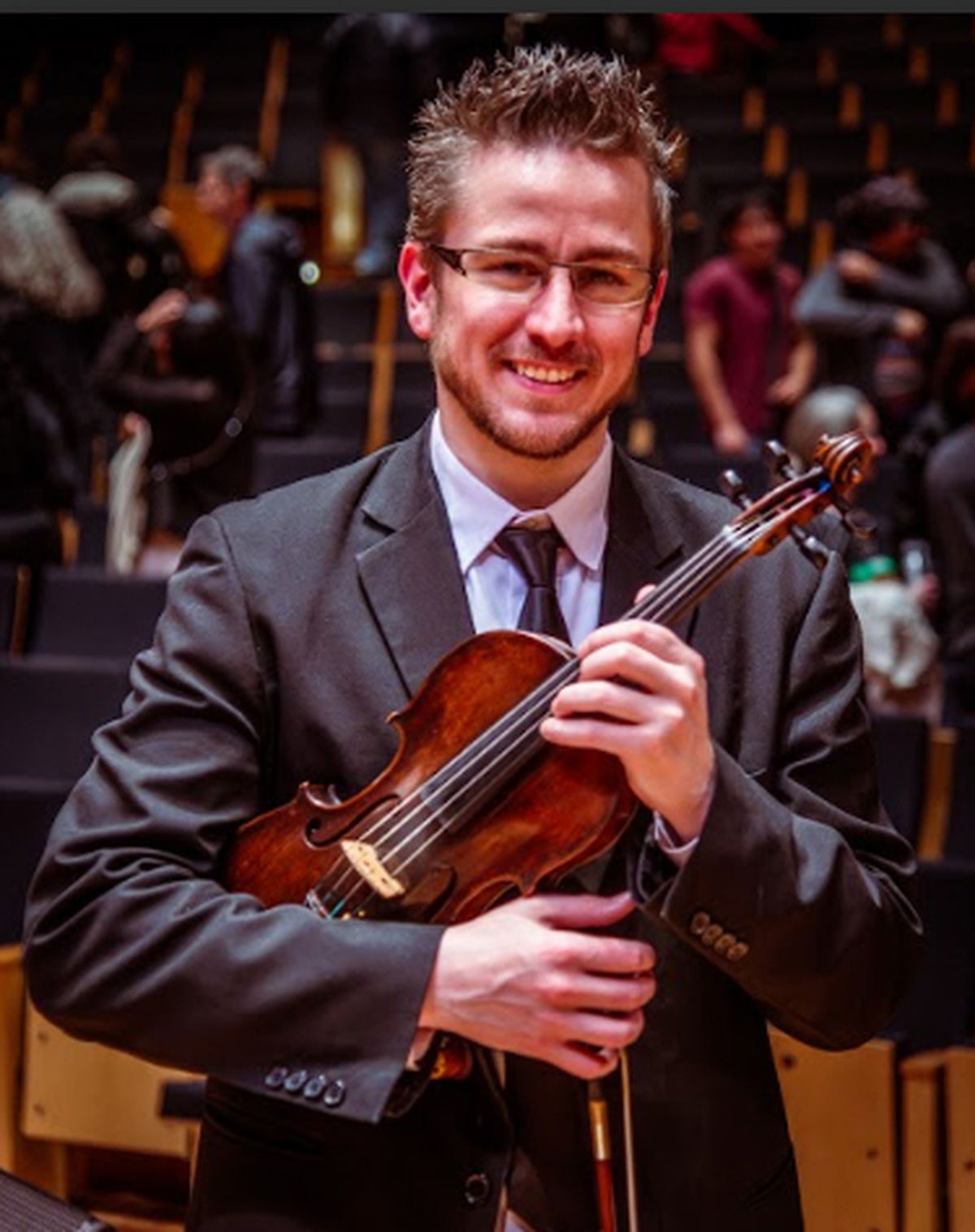 Octavio, un músico muy versatil. Octavio, un músico muy versatil.