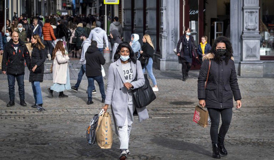 Los nuevos brotes de contagios en distintos países, han llevado a los investigadores y funcionarios de la OMS a considerar que el Covid-19 dejaría der una pandemia para transformarse en una enfermedad endémica