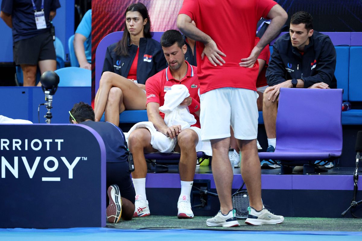 Los gestos de dolor de Novak Djokovic preocuparon a todos a pocos días del Australian Open Los gestos de dolor de Novak Djokovic preocuparon a todos a pocos días del Australian Open