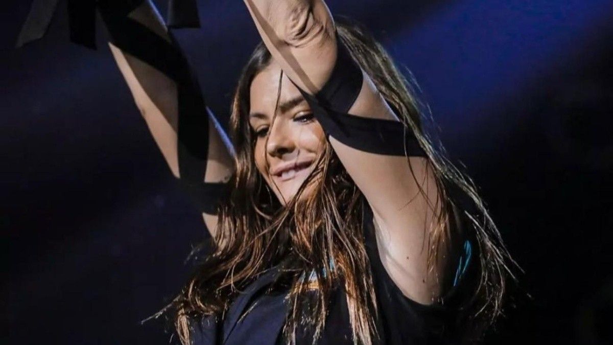 La China cantante. Video: la China Suárez debutó como cantante en un show en vivo.