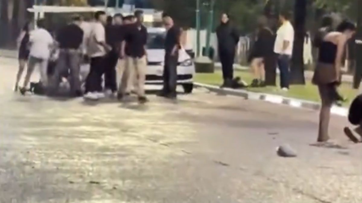 El video de la pelea en la fiesta de egresados muestra el grado de violencia de los hechos. El video de la pelea en la fiesta de egresados muestra el grado de violencia de los hechos.