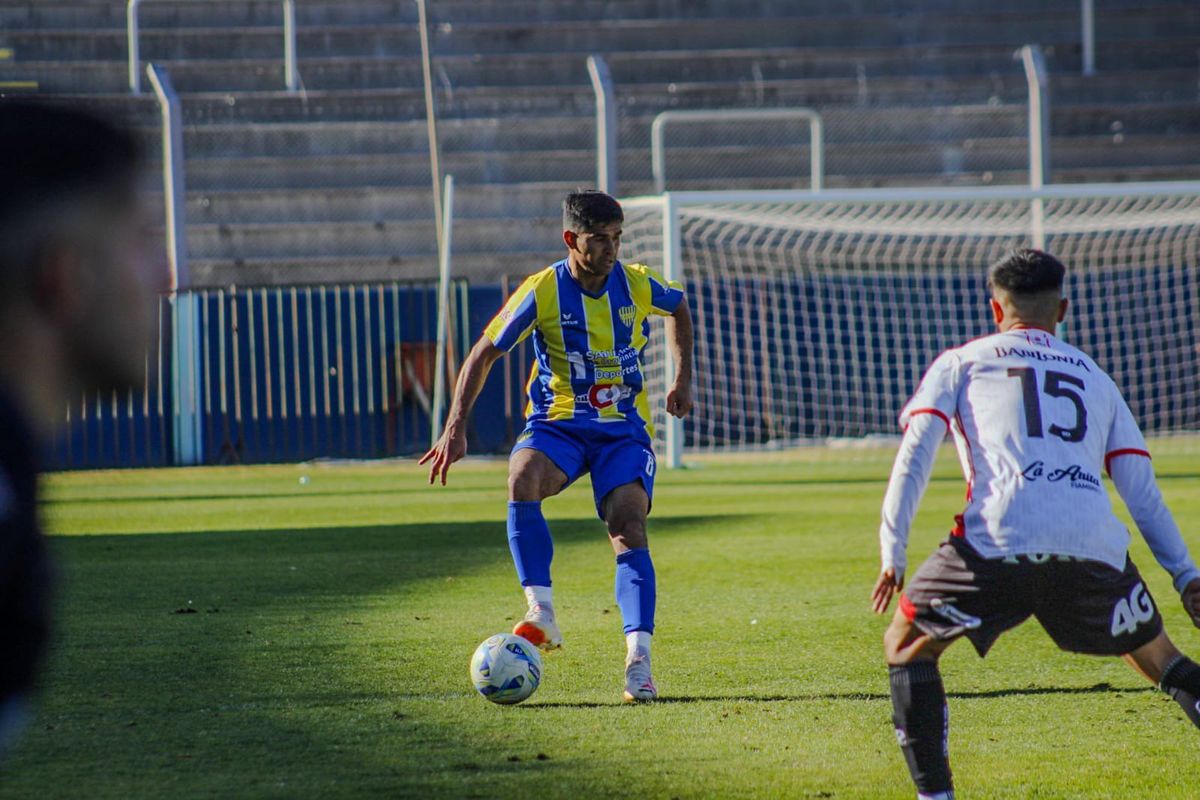 Juventud Unida se impuso por un amplia diferencia ante Huracán Las Heras. 