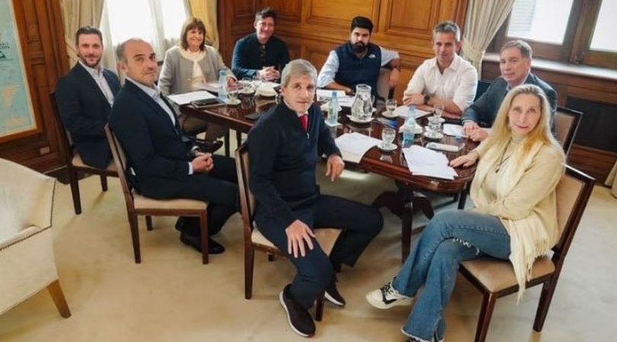 La mesa política o mesa chica del gobierno nacional.