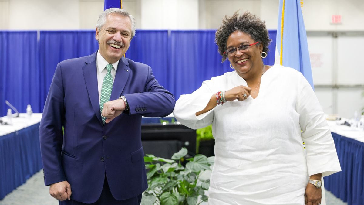 Alberto Fernández y Mia Mottley.